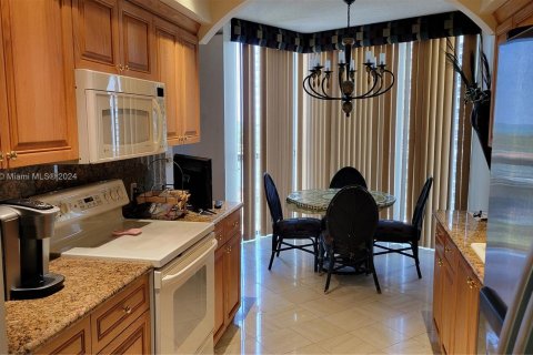 Condo in Aventura, Florida, 2 bedrooms  № 1382042 - photo 7