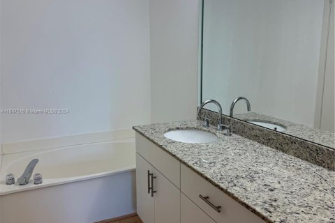 Condo in Aventura, Florida, 2 bedrooms  № 1381953 - photo 13