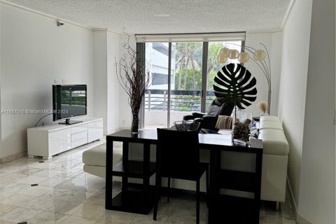 Condo in Aventura, Florida, 2 bedrooms  № 1381953 - photo 8