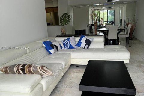 Condo in Aventura, Florida, 2 bedrooms  № 1381953 - photo 2