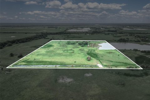 Terreno en venta en Okeechobee, Florida № 1275477 - foto 1