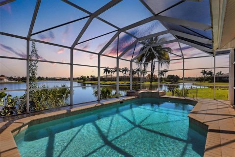 Villa ou maison à vendre à Punta Gorda, Floride: 3 chambres, 211.54 m2 № 1258969 - photo 1