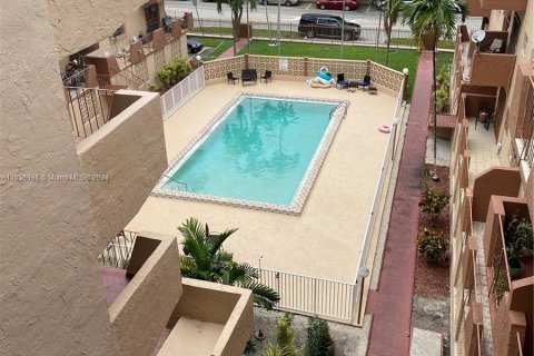 Condo in Hialeah, Florida, 2 bedrooms  № 1306419 - photo 2