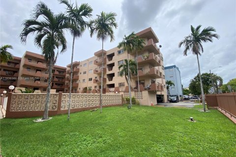 Condominio en venta en Hialeah, Florida, 2 dormitorios, 92.9 m2 № 1306419 - foto 1