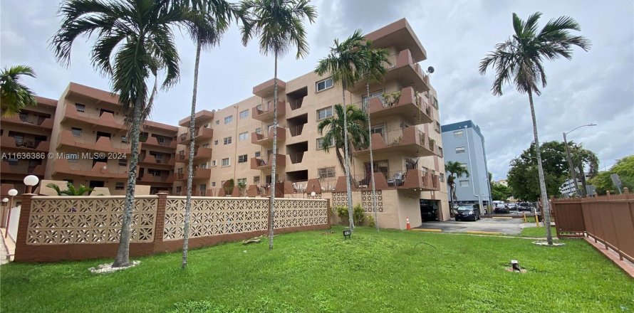 Condominio en Hialeah, Florida, 2 dormitorios  № 1306419