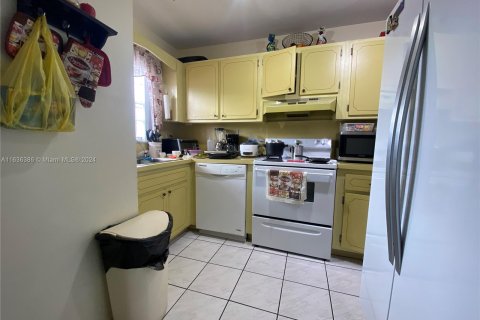 Condominio en venta en Hialeah, Florida, 2 dormitorios, 92.9 m2 № 1306419 - foto 17