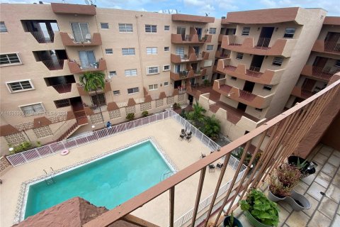 Condominio en venta en Hialeah, Florida, 2 dormitorios, 92.9 m2 № 1306419 - foto 11