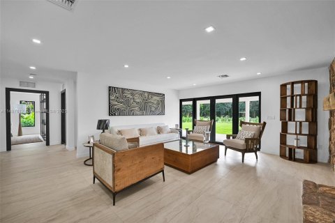 Casa en venta en Southwest Ranches, Florida, 5 dormitorios, 380.43 m2 № 880549 - foto 20