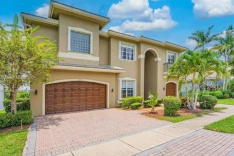 House in Miramar, Florida 6 bedrooms, 418.43 sq.m. № 1150887 - photo 1
