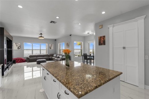 Casa en venta en Miramar, Florida, 6 dormitorios, 418.43 m2 № 1150887 - foto 23