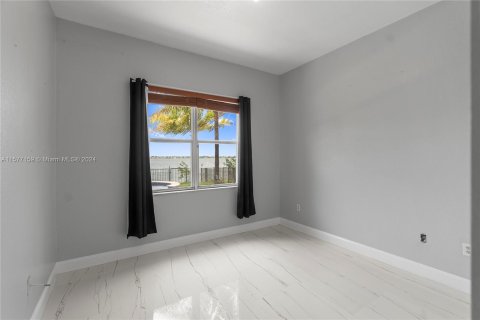 Casa en venta en Miramar, Florida, 6 dormitorios, 418.43 m2 № 1150887 - foto 18