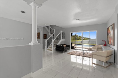 Villa ou maison à vendre à Miramar, Floride: 6 chambres, 418.43 m2 № 1150887 - photo 9