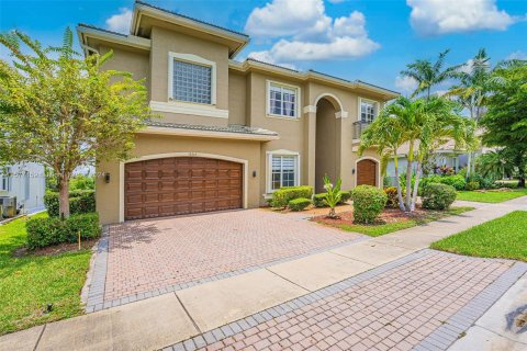 House in Miramar, Florida 6 bedrooms, 418.43 sq.m. № 1150887 - photo 8