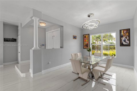 Casa en venta en Miramar, Florida, 6 dormitorios, 418.43 m2 № 1150887 - foto 10