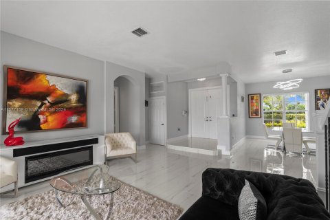 Casa en venta en Miramar, Florida, 6 dormitorios, 418.43 m2 № 1150887 - foto 14