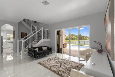 House in Miramar, Florida 6 bedrooms, 418.43 sq.m. № 1150887 - photo 20