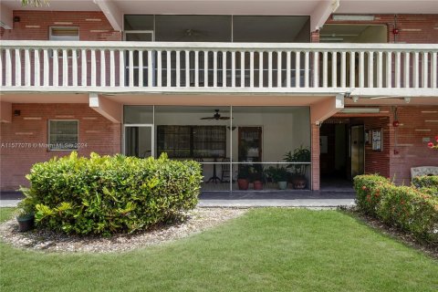 Copropriété à vendre à Hallandale Beach, Floride: 2 chambres, 99.41 m2 № 1150886 - photo 14