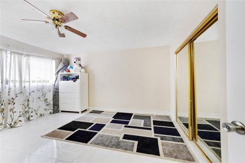 Condo in Hallandale Beach, Florida, 2 bedrooms  № 1150886 - photo 3