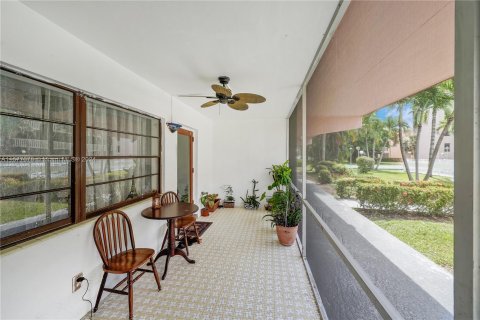 Condo in Hallandale Beach, Florida, 2 bedrooms  № 1150886 - photo 12