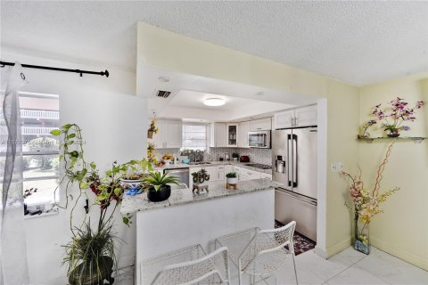 Copropriété à vendre à Hallandale Beach, Floride: 2 chambres, 99.41 m2 № 1150886 - photo 2