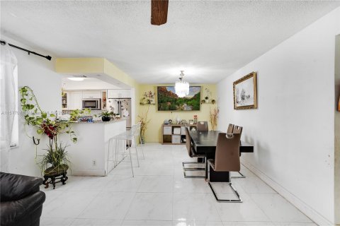 Copropriété à vendre à Hallandale Beach, Floride: 2 chambres, 99.41 m2 № 1150886 - photo 7