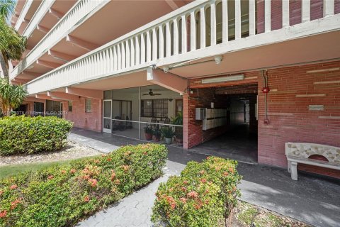 Copropriété à vendre à Hallandale Beach, Floride: 2 chambres, 99.41 m2 № 1150886 - photo 15