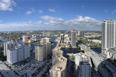 Condo in Hallandale Beach, Florida, 3 bedrooms  № 1378718 - photo 7