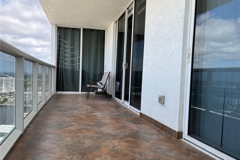 Condominio en venta en Hallandale Beach, Florida, 3 dormitorios, 145.95 m2 № 1378718 - foto 26