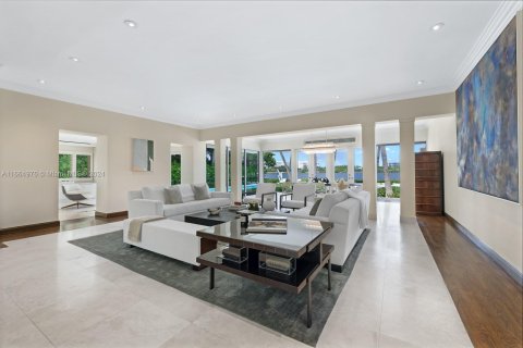 House in Miami Beach, Florida 5 bedrooms, 553.51 sq.m. № 1378716 - photo 6