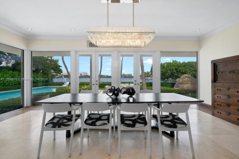 House in Miami Beach, Florida 5 bedrooms, 553.51 sq.m. № 1378716 - photo 5