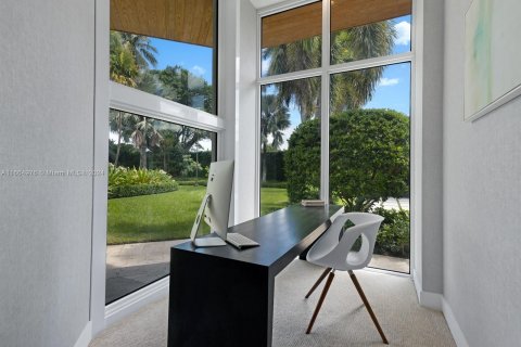 House in Miami Beach, Florida 5 bedrooms, 553.51 sq.m. № 1378716 - photo 30