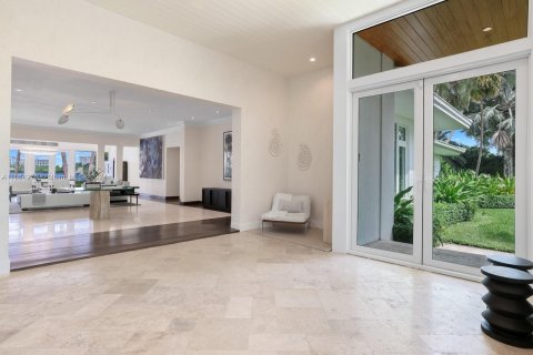 House in Miami Beach, Florida 5 bedrooms, 553.51 sq.m. № 1378716 - photo 17