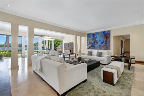 House in Miami Beach, Florida 5 bedrooms, 553.51 sq.m. № 1378716 - photo 3