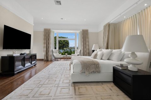 House in Miami Beach, Florida 5 bedrooms, 553.51 sq.m. № 1378716 - photo 19