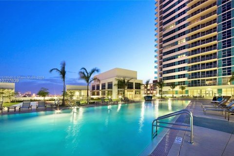 Condominio en venta en Miami, Florida, 2 dormitorios, 109.72 m2 № 1150975 - foto 17