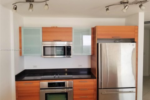 Condo in Miami, Florida, 2 bedrooms  № 1150975 - photo 5