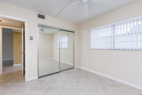 Condo in Margate, Florida, 2 bedrooms  № 945134 - photo 2
