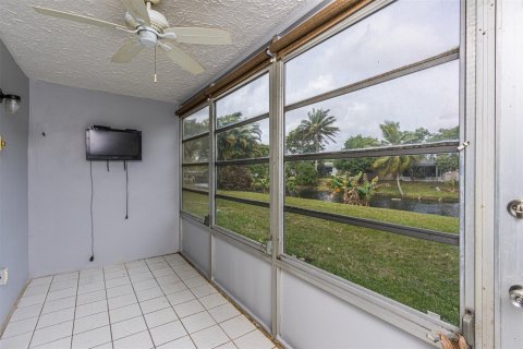 Condo in Margate, Florida, 2 bedrooms  № 945134 - photo 25