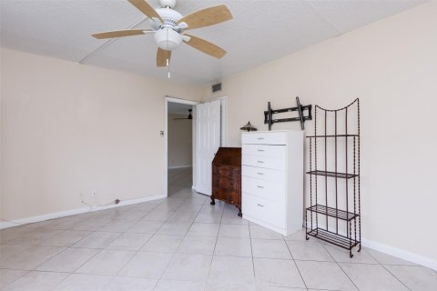 Condo in Margate, Florida, 2 bedrooms  № 945134 - photo 9
