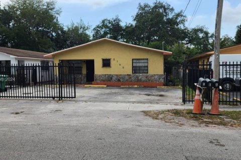 Propiedad comercial en venta en Miami, Florida, 204.57 m2 № 1178733 - foto 1