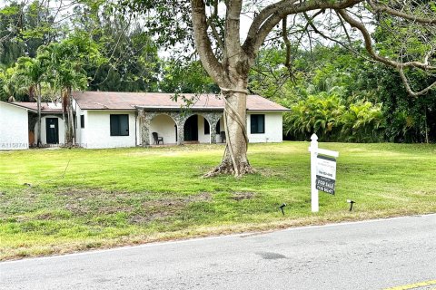 House in Southwest Ranches, Florida 3 bedrooms, 171.13 sq.m. № 1178732 - photo 1