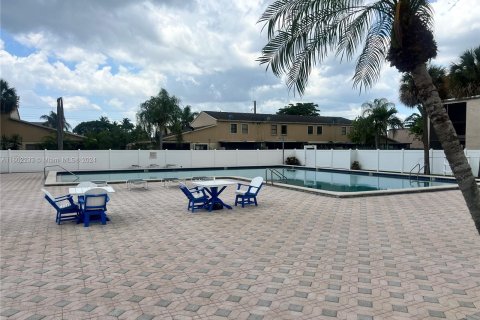 Condo in Pompano Beach, Florida, 1 bedroom  № 1220858 - photo 20