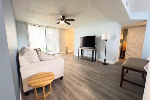 Condo in Pompano Beach, Florida, 1 bedroom  № 1220858 - photo 5