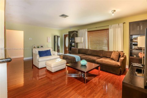 House in Hollywood, Florida 3 bedrooms, 180.6 sq.m. № 858231 - photo 5
