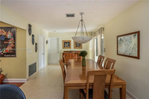Villa ou maison à vendre à Hollywood, Floride: 3 chambres, 180.6 m2 № 858231 - photo 10