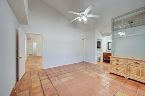 Villa ou maison à vendre à Deerfield Beach, Floride: 3 chambres, 157.38 m2 № 786199 - photo 11