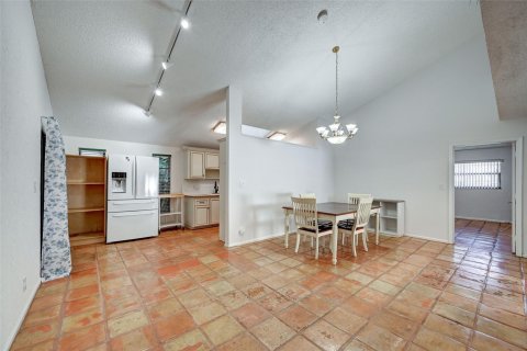 Villa ou maison à vendre à Deerfield Beach, Floride: 3 chambres, 157.38 m2 № 786199 - photo 17