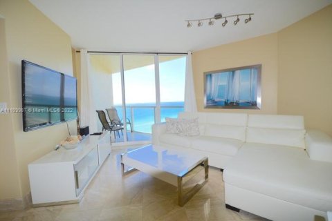 Condominio en alquiler en Sunny Isles Beach, Florida, 2 dormitorios, 117.61 m2 № 33660 - foto 12