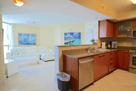 Condominio en alquiler en Sunny Isles Beach, Florida, 2 dormitorios, 117.61 m2 № 33660 - foto 4