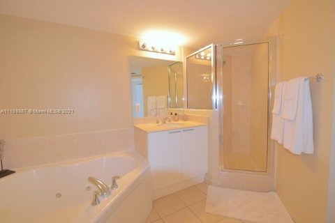 Condominio en alquiler en Sunny Isles Beach, Florida, 2 dormitorios, 117.61 m2 № 33660 - foto 16